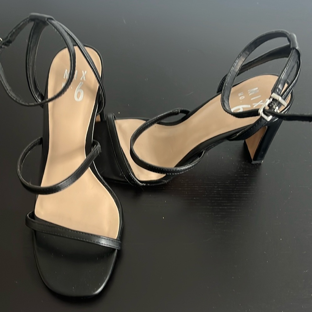 Mix No. 6 Strappy Black Sandals, size 7